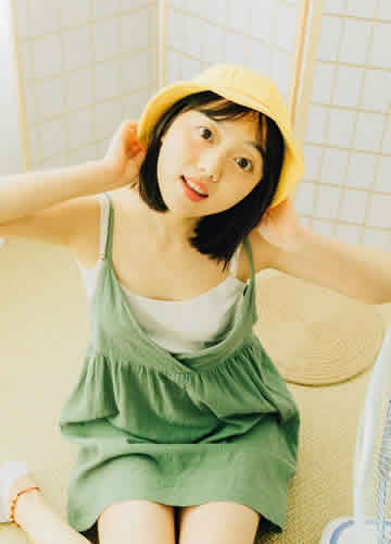 日本短发美女吊带裙性感艺术人体写真